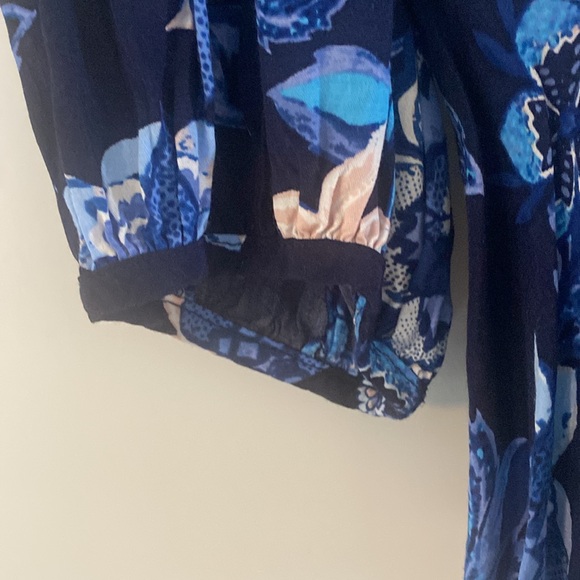 GAP Blouse - Picture 5 of 6